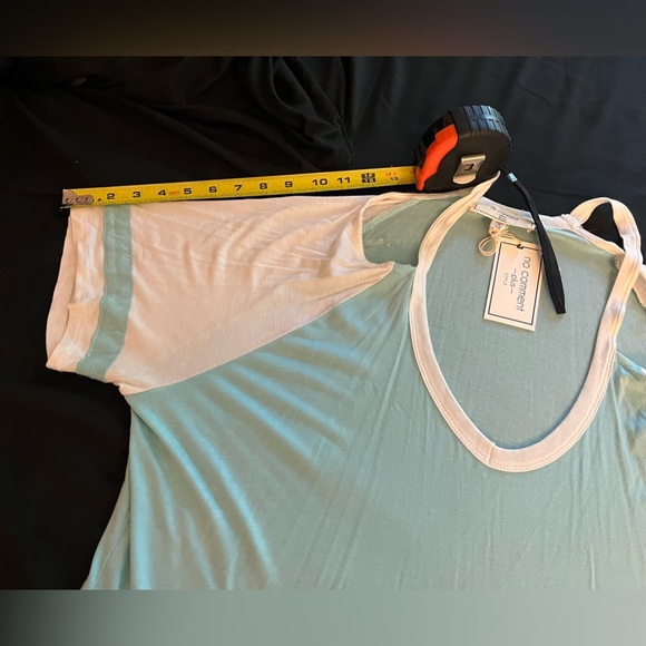 Women’s No Comment Plus Tiffany blue and white cut out shoulder top in 3x NWT - Picture 8 of 10
